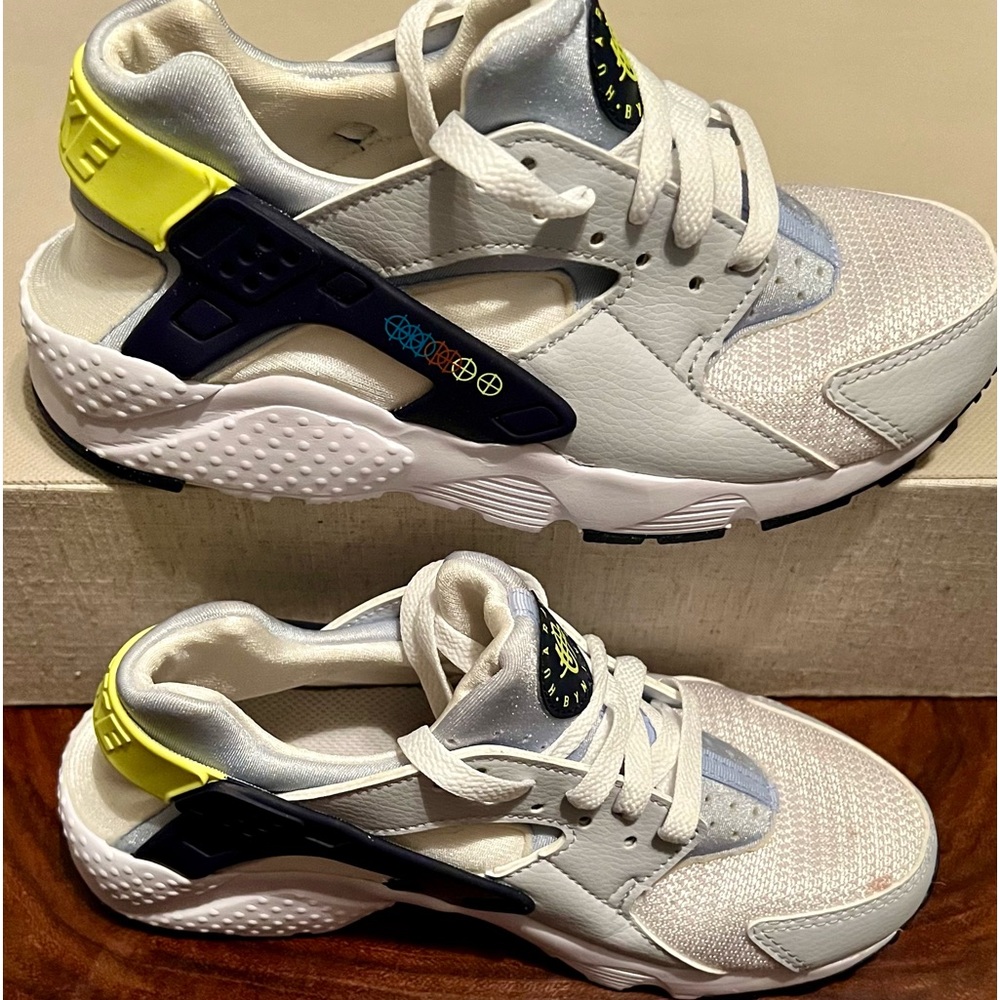 Nike Huarache Run Athletic Shoes